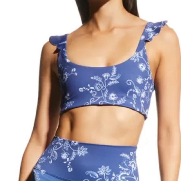 Bathing suit / sports bra with flutter sleeves - Picture 3 of 3